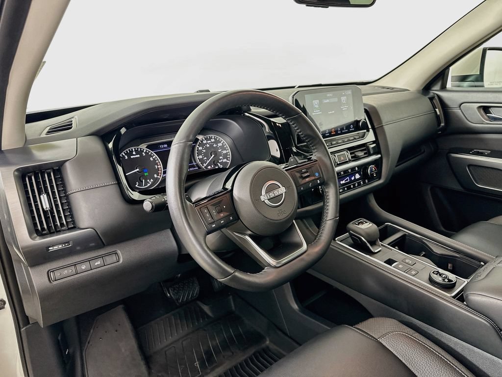 Used 2024 Nissan Pathfinder SL AWD/4WD image 9