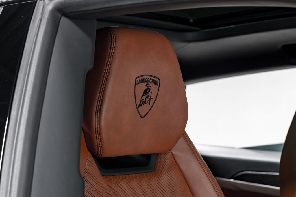 Used 2022 Lamborghini Urus AWD/4WD image 40