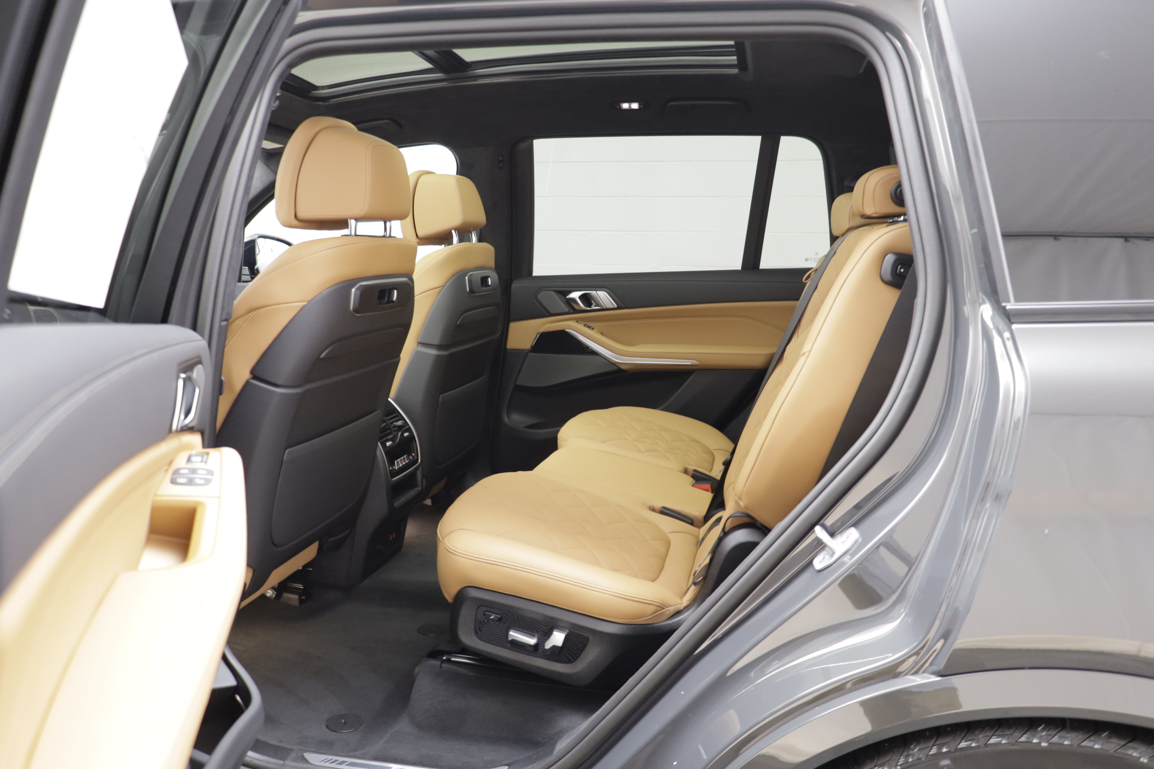 New 2027 BMW X7 xDrive40i w/ M Sport Package AWD/4WD image 14