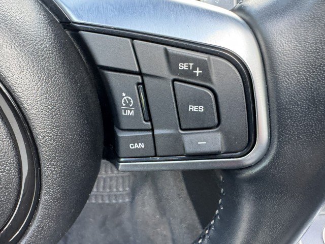 Used 2019 Jaguar F-TYPE Convertible RWD image 9