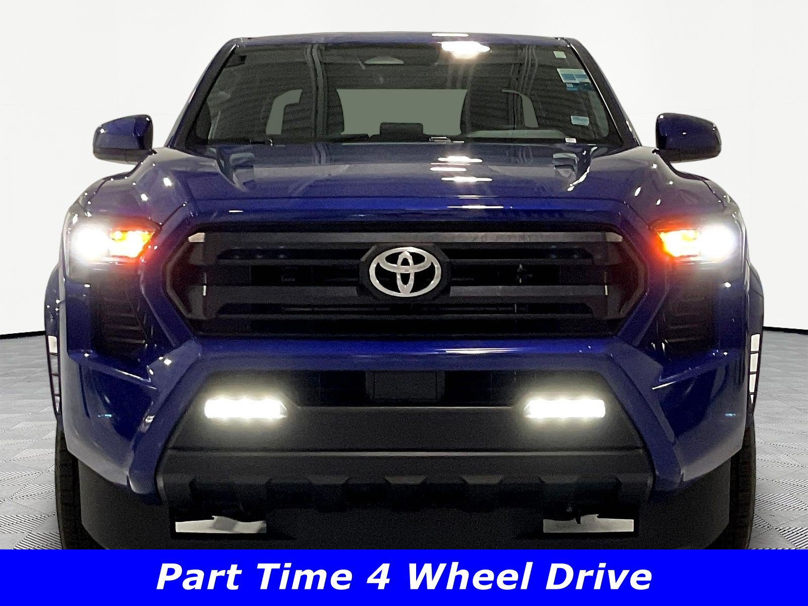 Used 2025 Toyota Tacoma SR5 AWD/4WD image 2