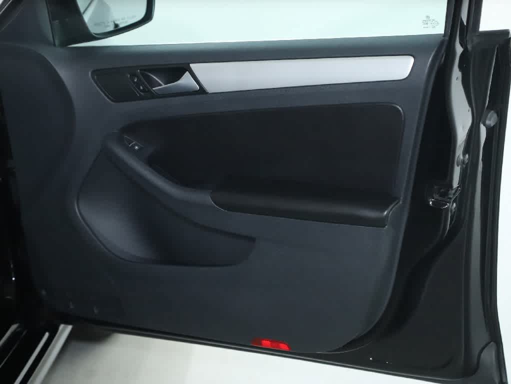 Used 2014 Volkswagen Jetta SE FWD image 30