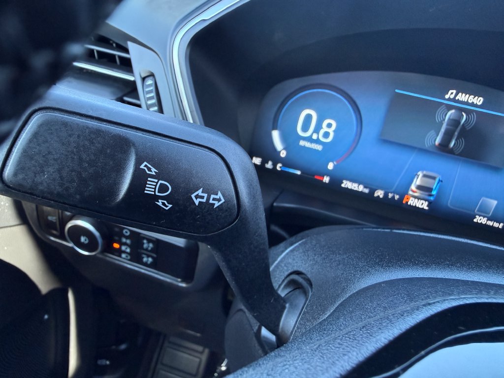 Used 2025 Ford Escape Platinum AWD/4WD image 24