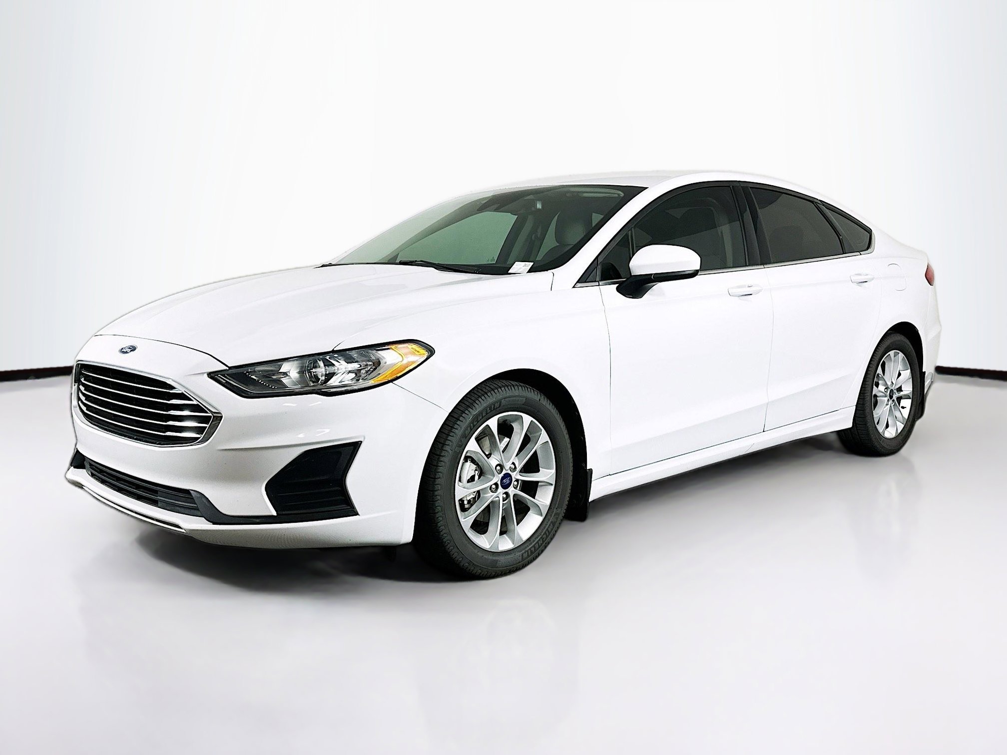 Used 2019 Ford Fusion SE image 3