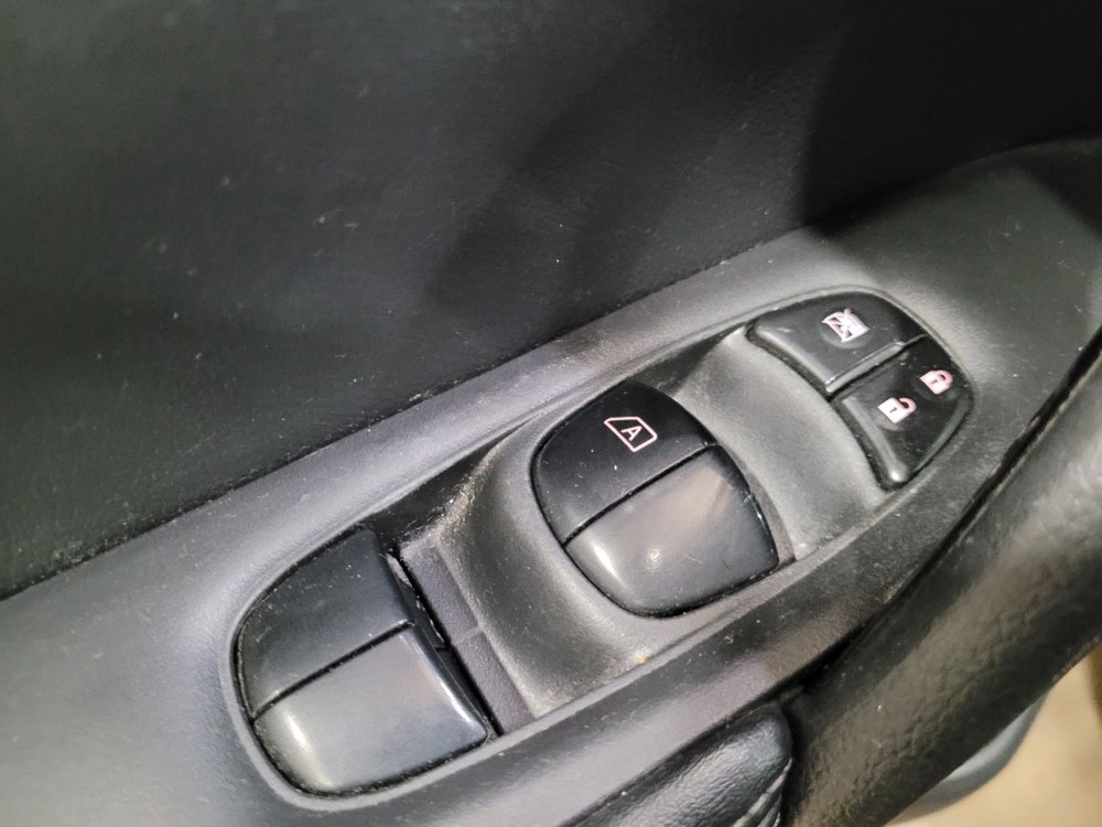 Used 2018 Nissan Rogue SV AWD/4WD image 27