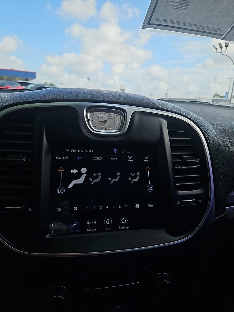 Used 2022 Chrysler 300 Touring w/ Sport Appearance Package RWD image 16