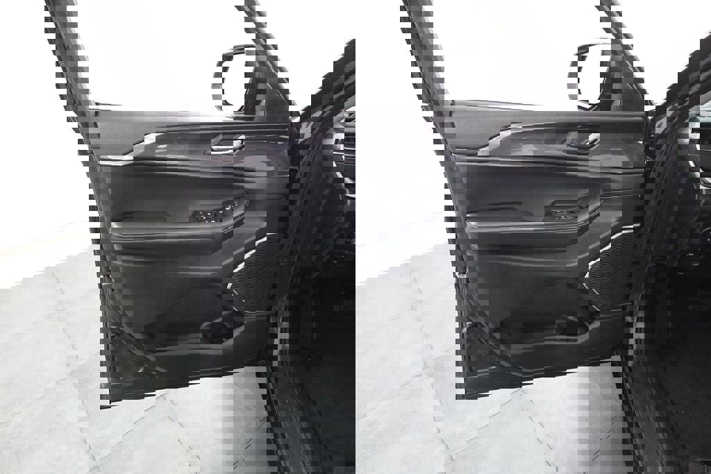 Used 2022 Jeep Grand Cherokee L Laredo w/ Luxury Tech Group I image 8