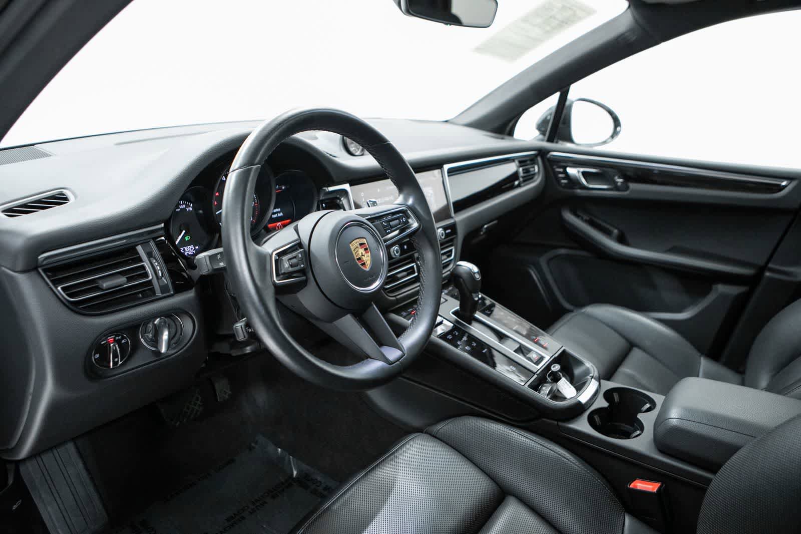 Certified 2023 Porsche Macan AWD/4WD image 4