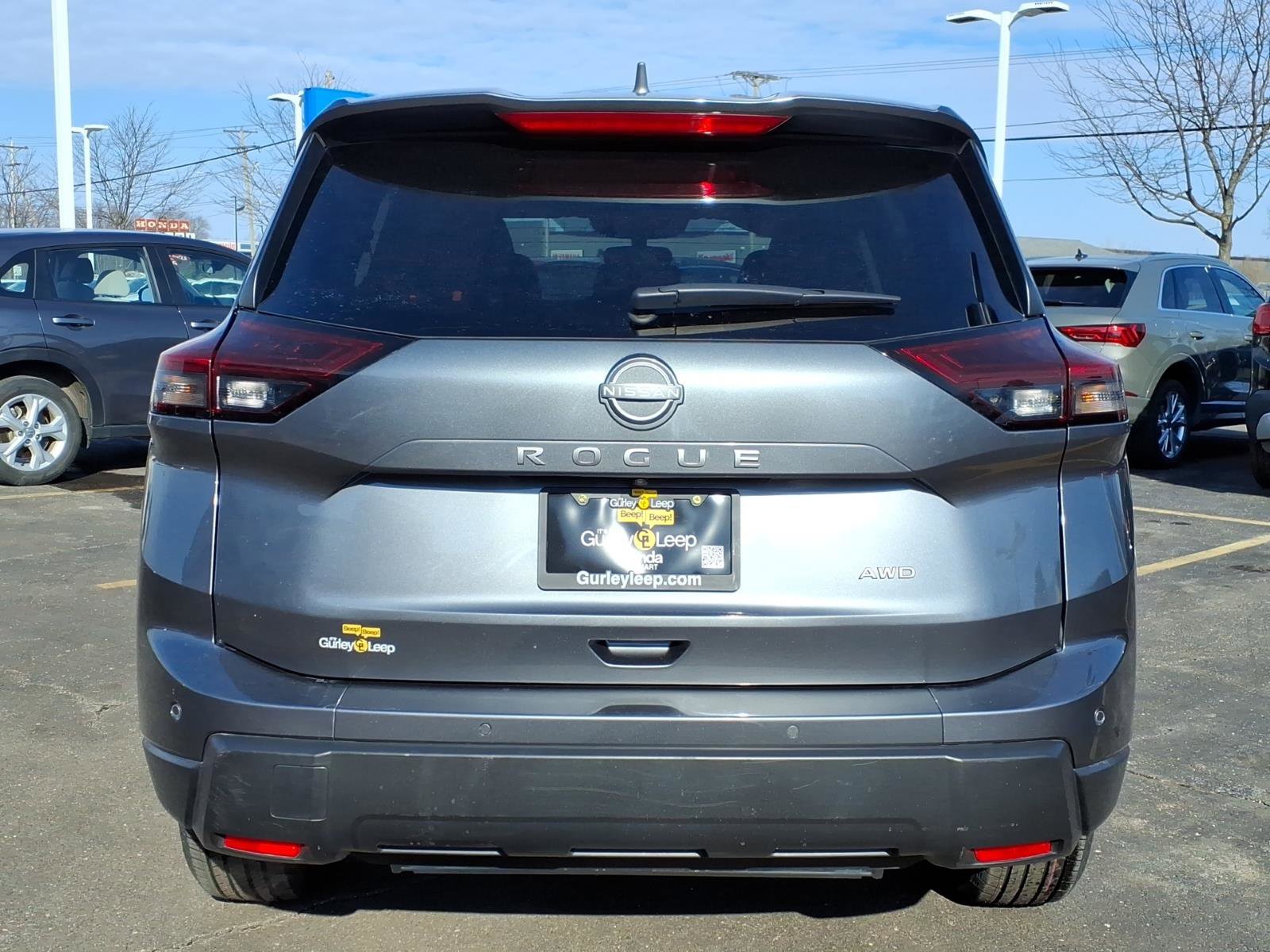 Used 2025 Nissan Rogue SV image 10