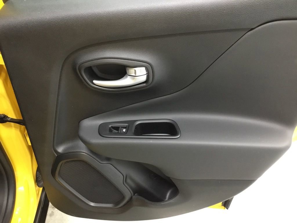 Used 2023 Jeep Renegade Trailhawk w/ Trailer Tow Group image 36