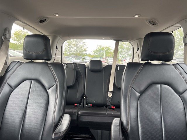 Used 2018 Chrysler Pacifica Touring-L w/ Tire & Wheel Group FWD image 27