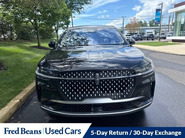 Used 2024 Lincoln Nautilus Premier AWD/4WD image 2