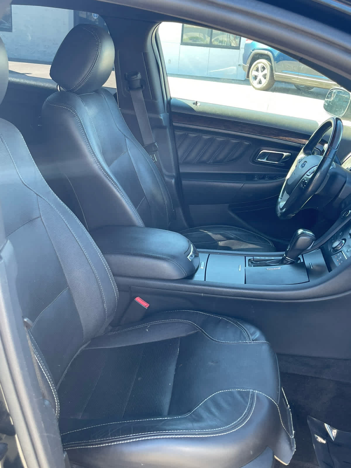Used 2015 Ford Taurus Limited FWD image 23