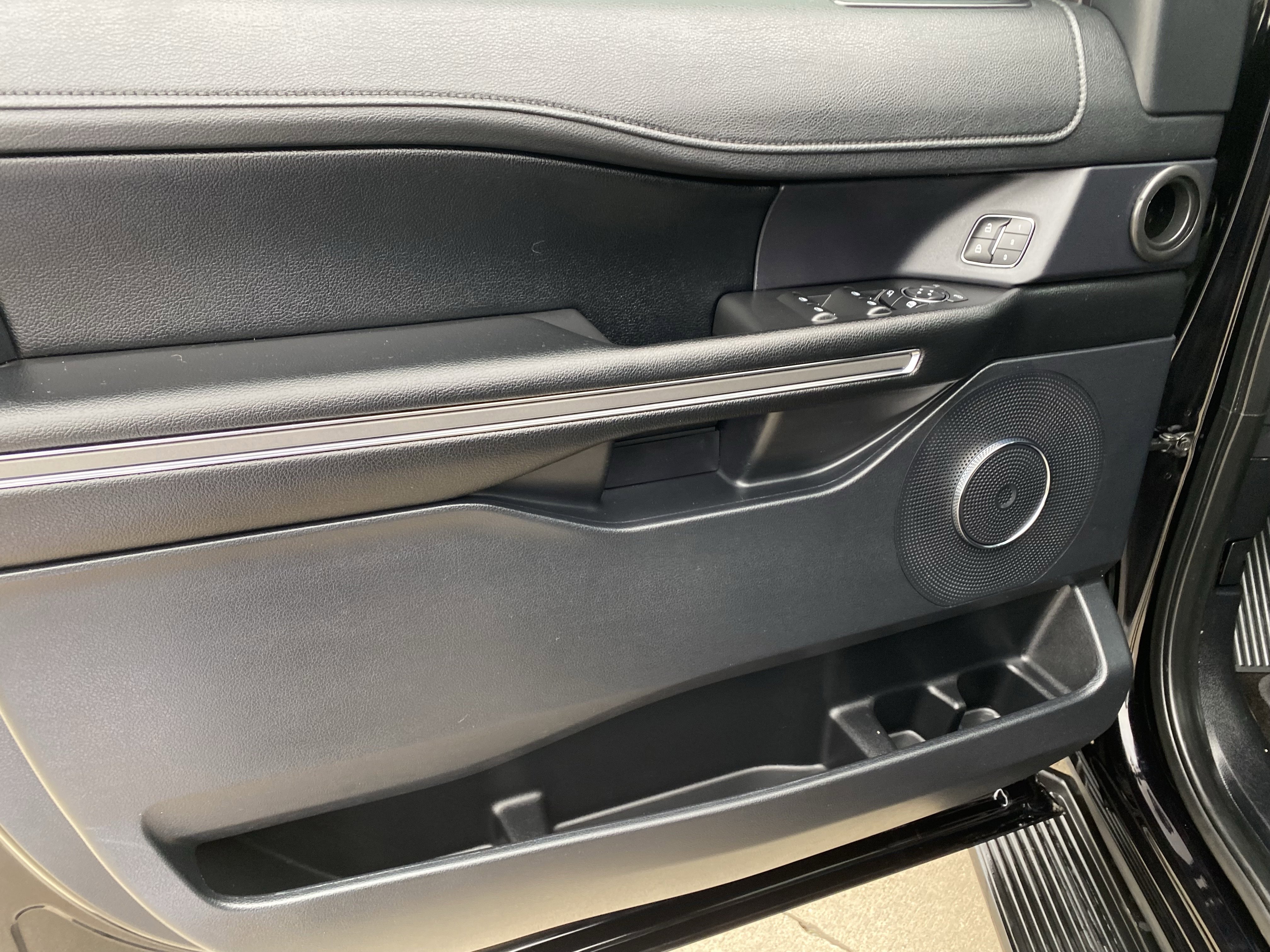 Used 2020 Ford Expedition Max XLT w/ Equipment Group 202A image 4