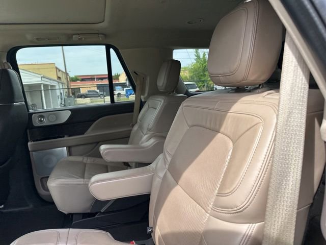 Used 2022 Lincoln Navigator Reserve AWD/4WD image 16