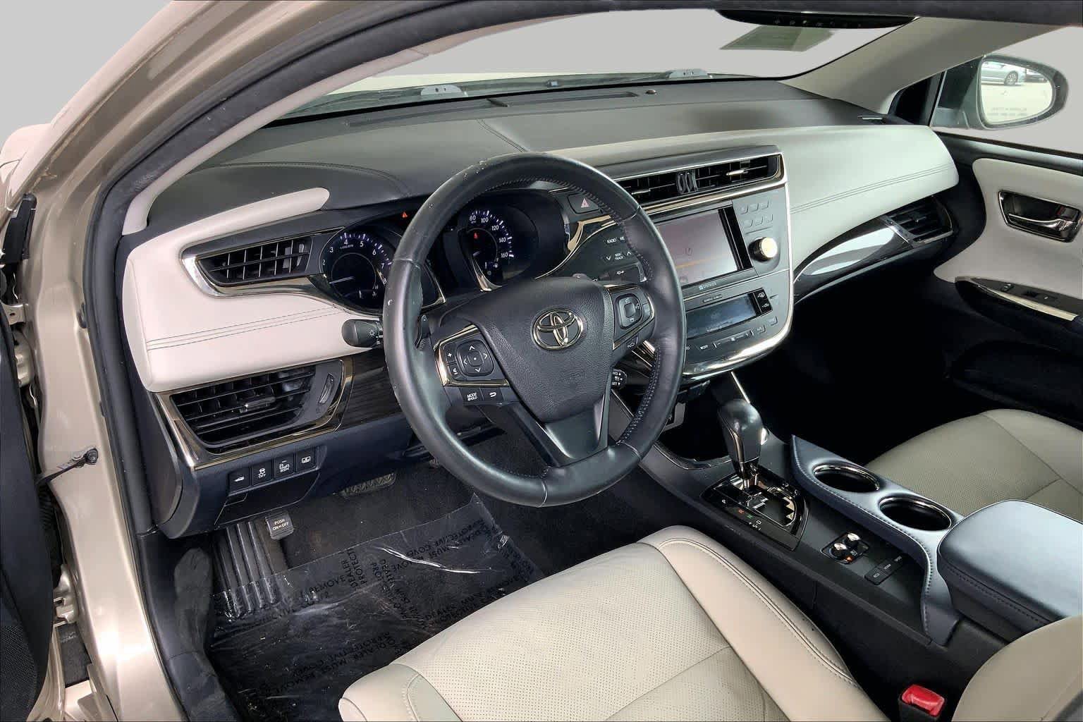 Used 2014 Toyota Avalon Limited w/ Technology Package FWD image 18
