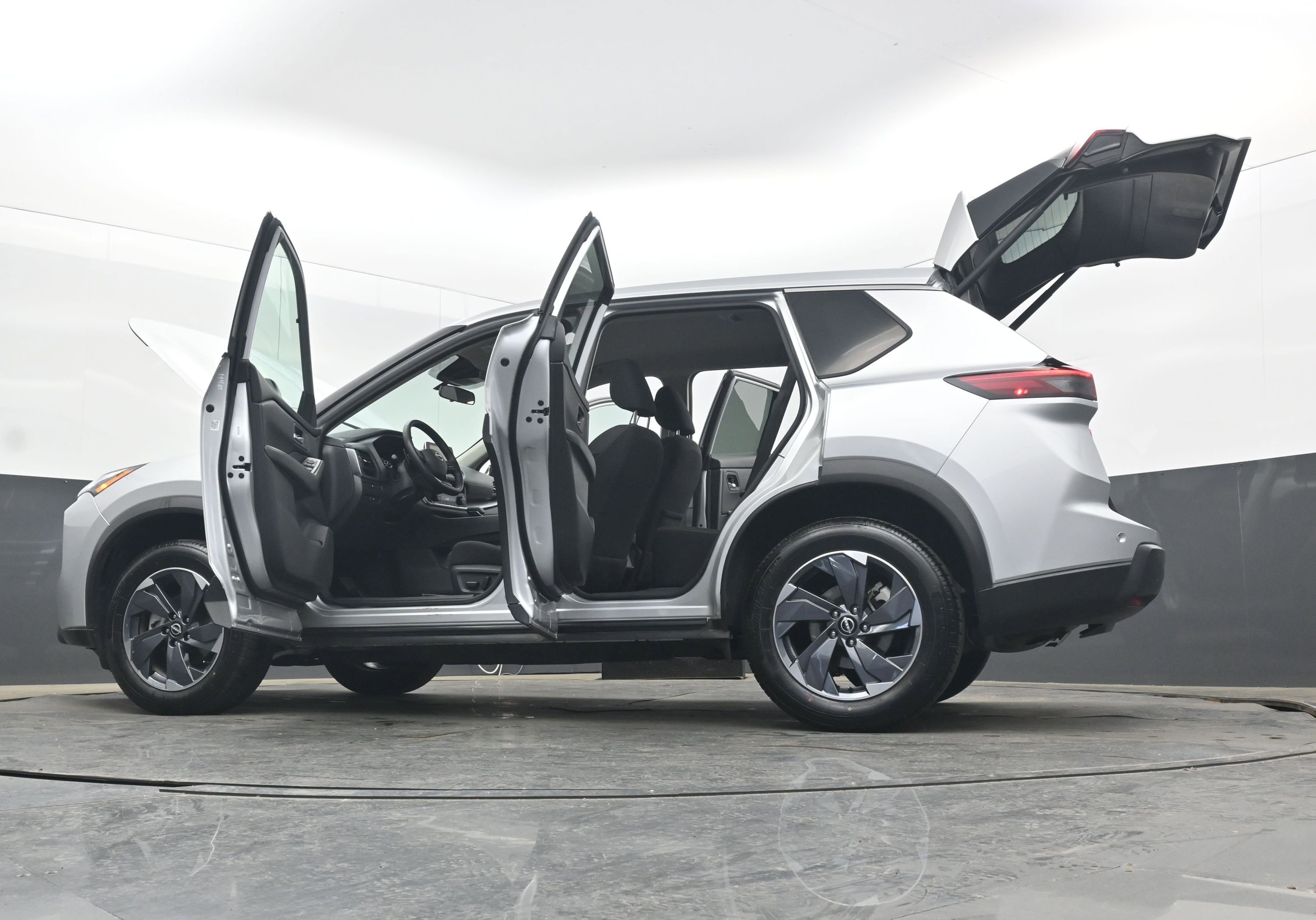 Used 2025 Nissan Rogue SV image 43