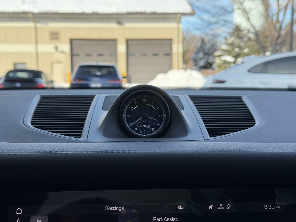 Used 2024 Porsche Macan BASE image 34