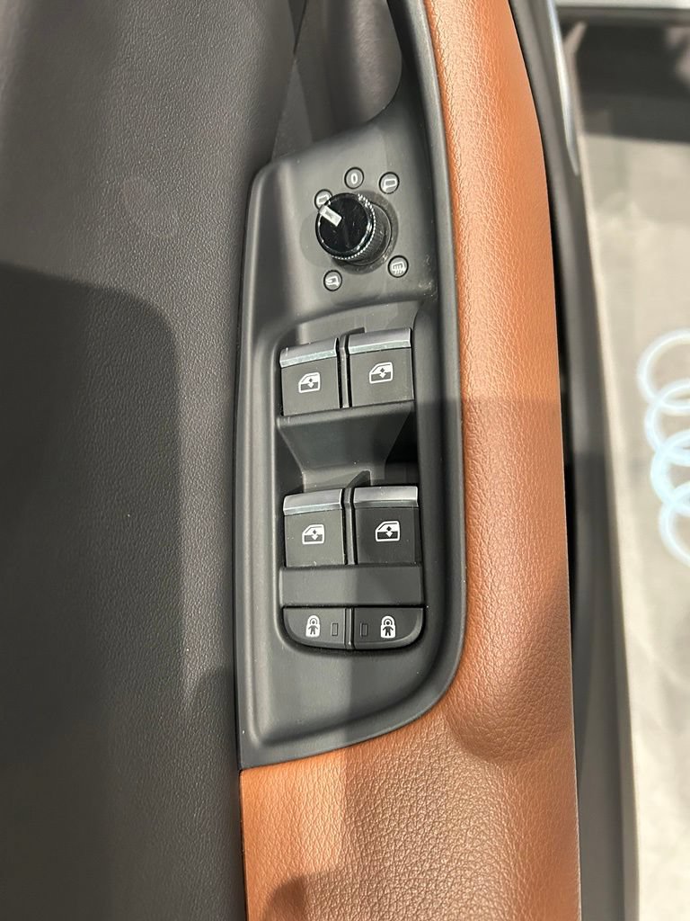 Used 2022 Audi Q8 Premium Plus AWD/4WD image 12