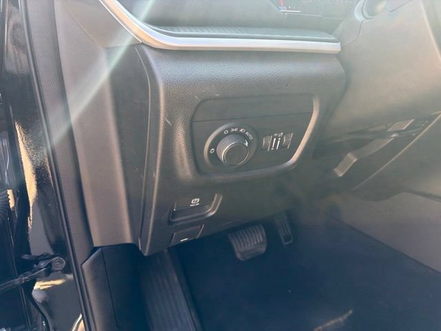 Used 2024 Jeep Grand Cherokee L Altitude AWD/4WD image 23