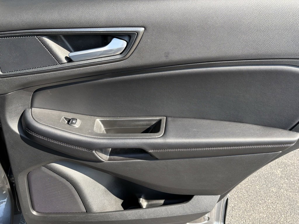 Used 2024 Ford Edge SE w/ Black Appearance Package image 60