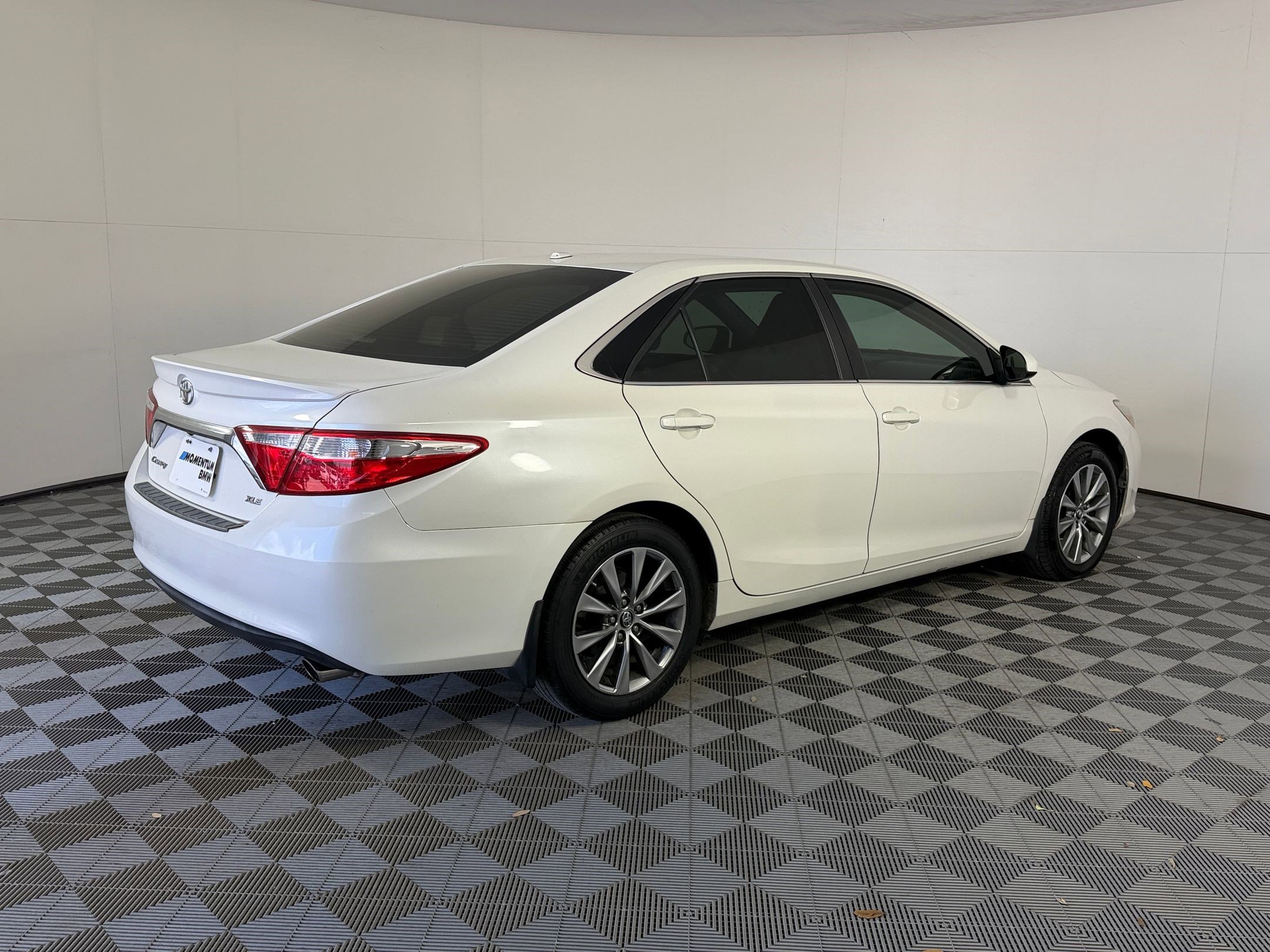 Used 2017 Toyota Camry XLE FWD image 9