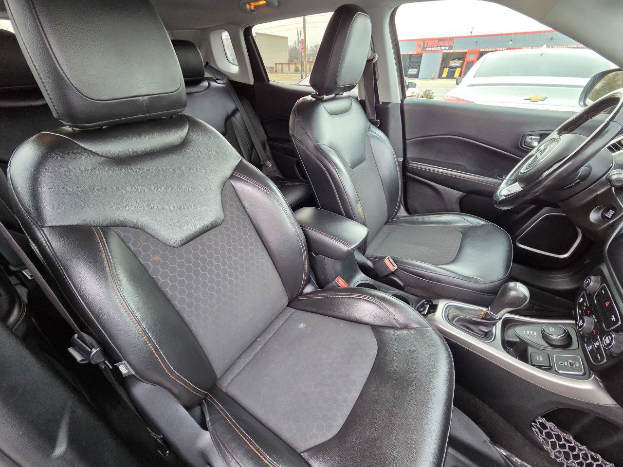 Used 2018 Jeep Compass Latitude w/ Popular Equipment Group AWD/4WD image 19