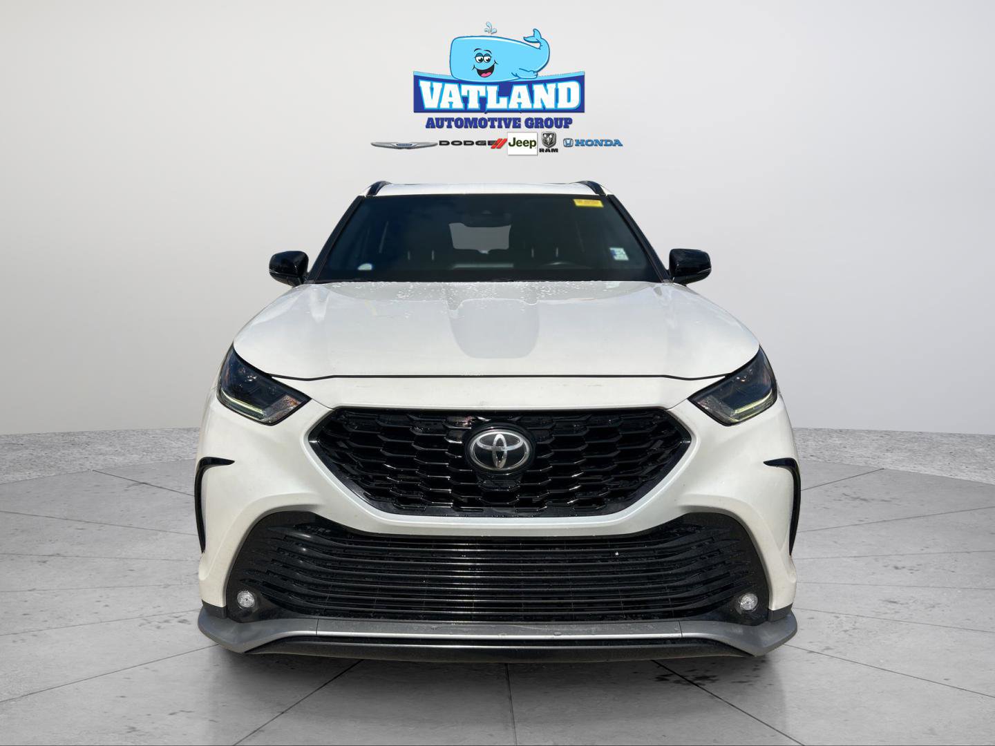 Used 2021 Toyota Highlander XSE FWD image 8