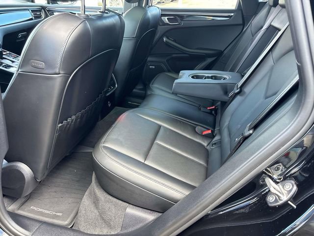Used 2022 Porsche Macan Base image 12