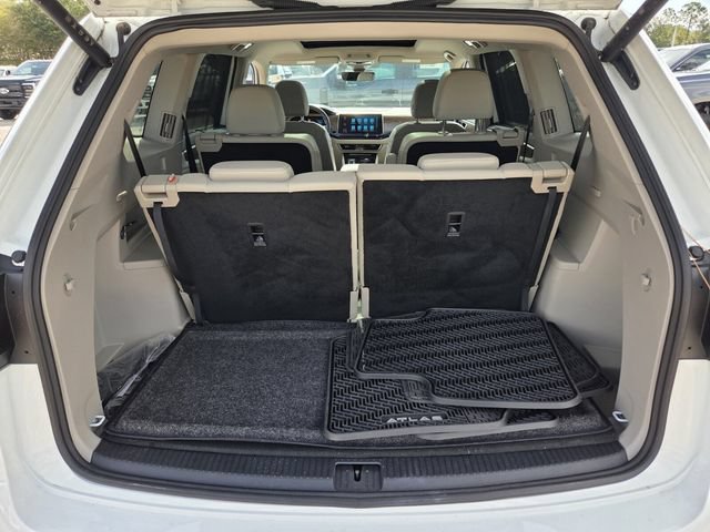 Used 2024 Volkswagen Atlas SE w/ Panoramic Sunroof Package FWD image 18