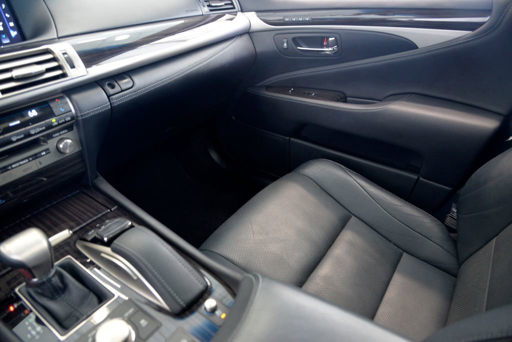 Used 2017 Lexus LS 460 AWD w/ Comfort Package image 28
