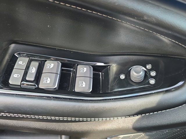 Used 2025 Jeep Grand Cherokee Overland w/ Adv Protech Group III image 27