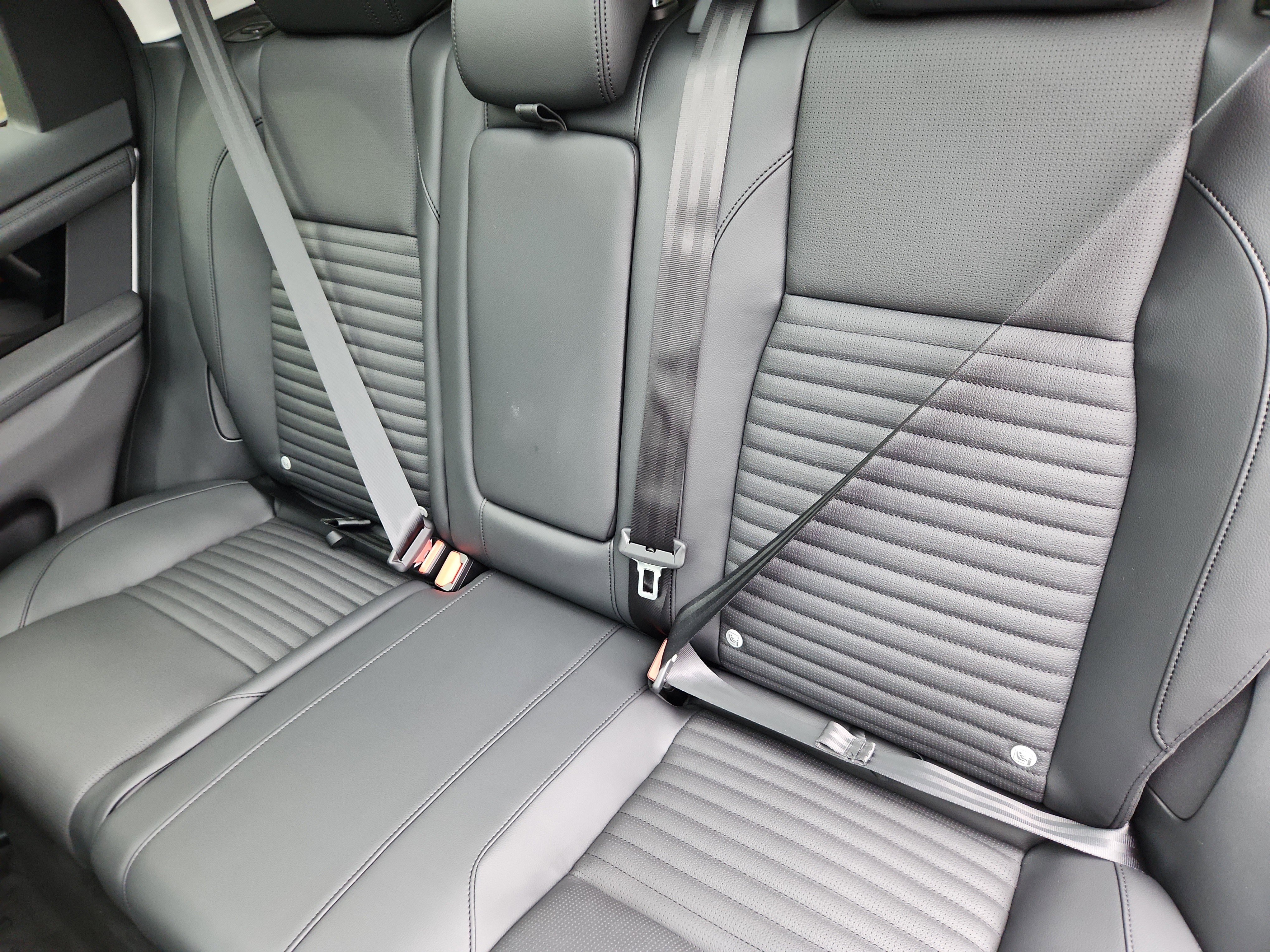 Used 2025 Land Rover Discovery Sport S image 25