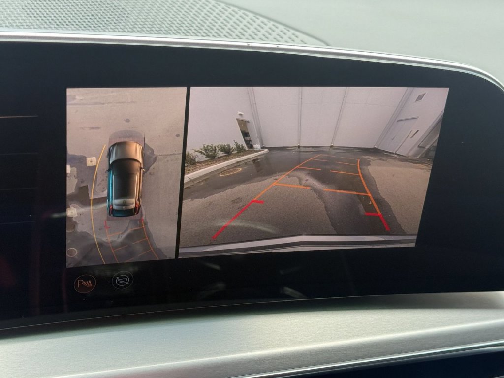 Certified 2024 Cadillac Lyriq Luxury AWD/4WD image 18