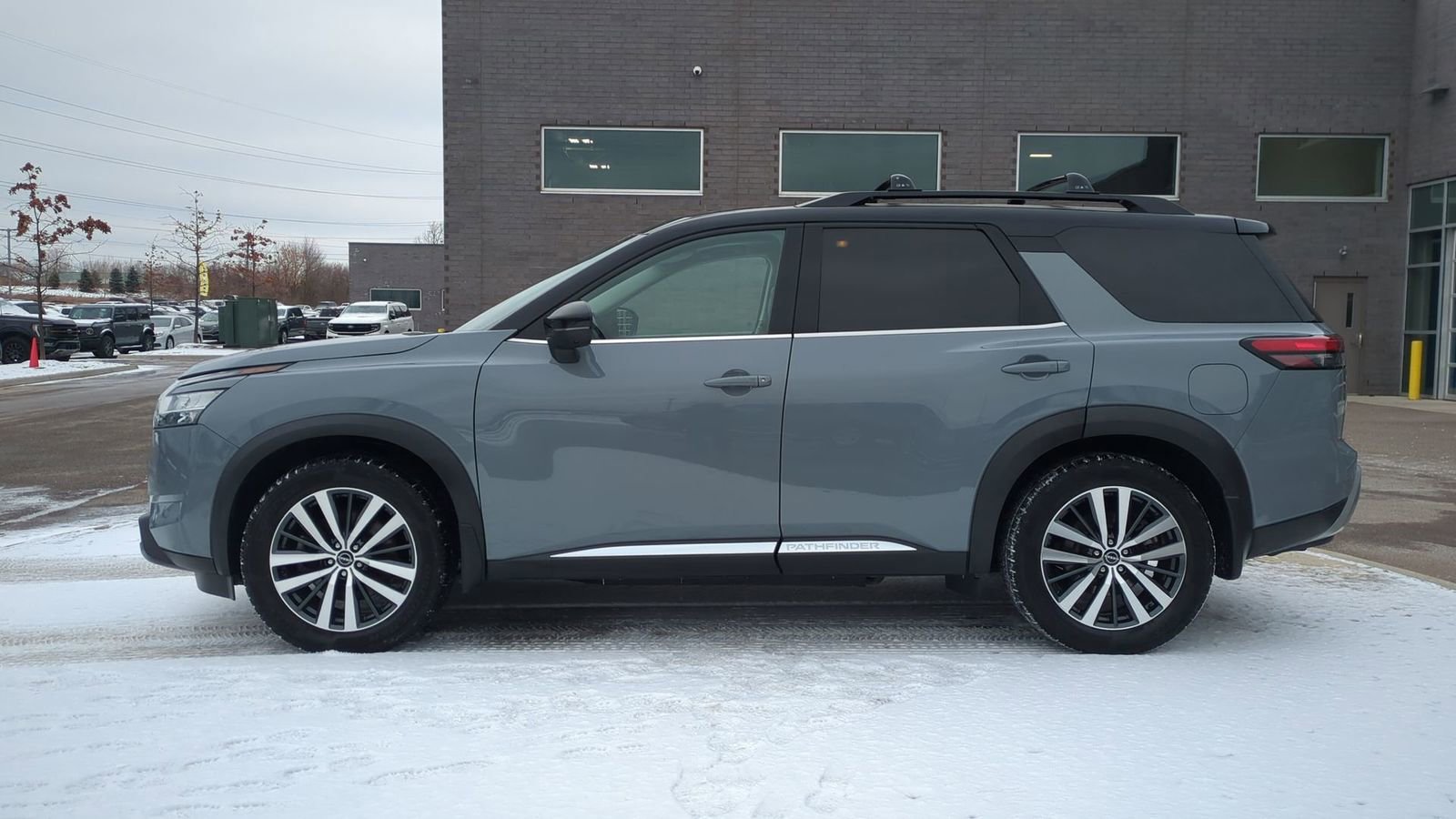 Used 2022 Nissan Pathfinder Platinum w/ Cargo Package image 2