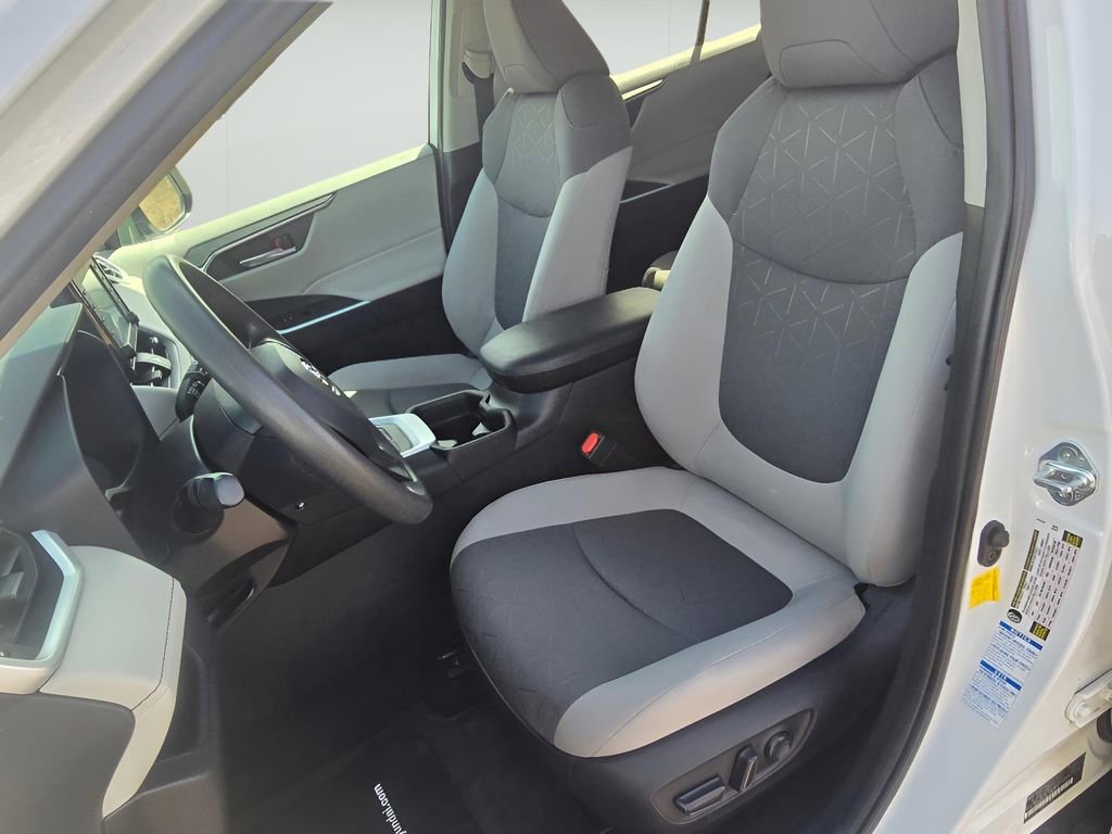 Used 2021 Toyota RAV4 XLE w/ Convenience Package image 13