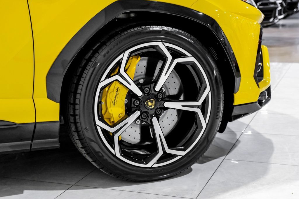 Used 2022 Lamborghini Urus AWD/4WD image 49