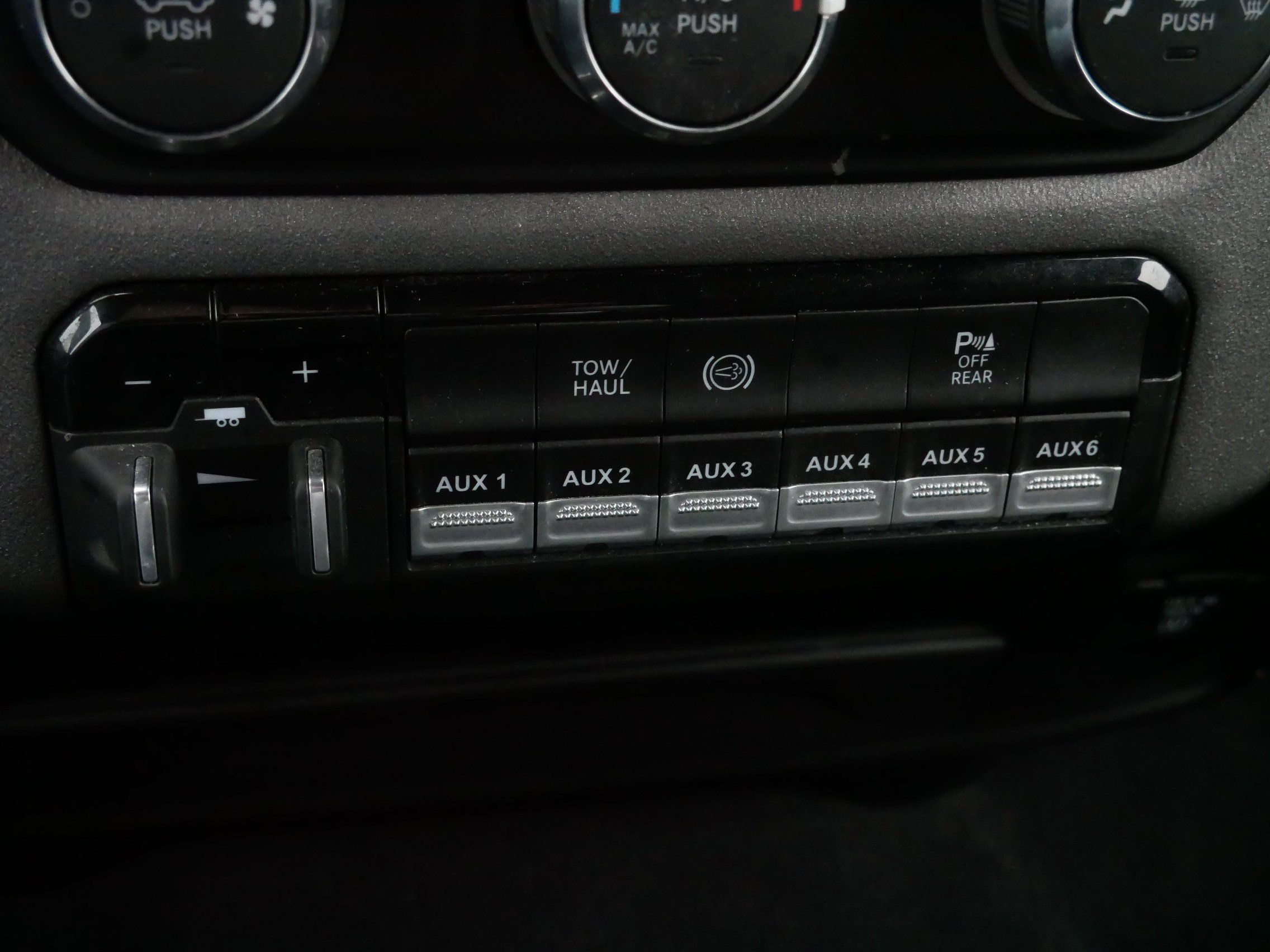 Used 2024 RAM 3500 Tradesman w/ Chrome Appearance Group image 29