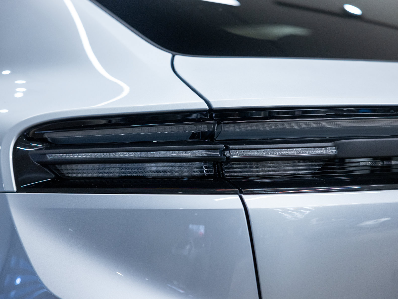 Certified 2025 Porsche Macan 4S Electric AWD/4WD image 23