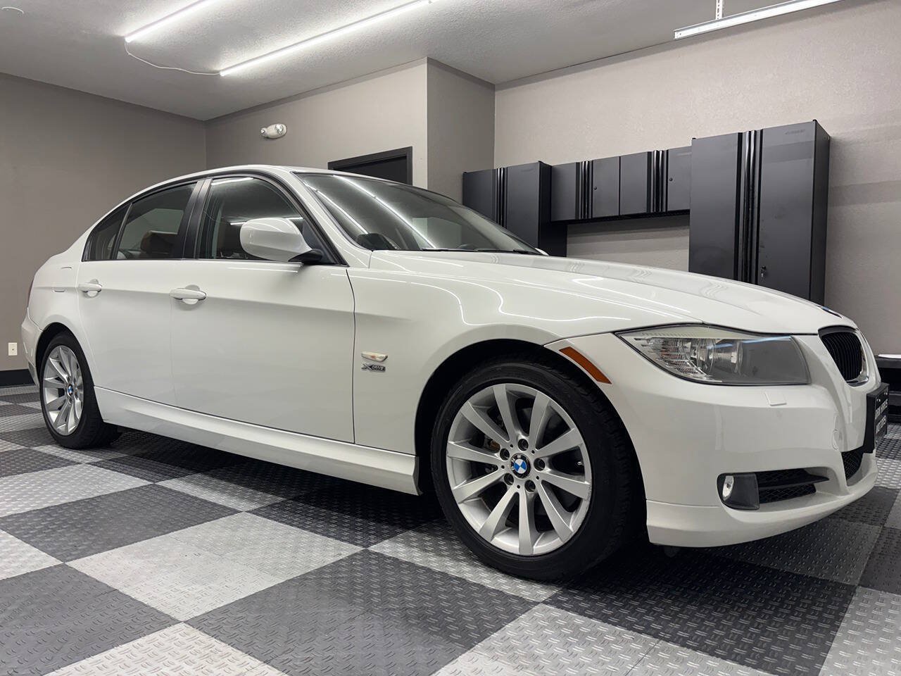 Used 2011 BMW 328i xDrive Sedan AWD/4WD image 4