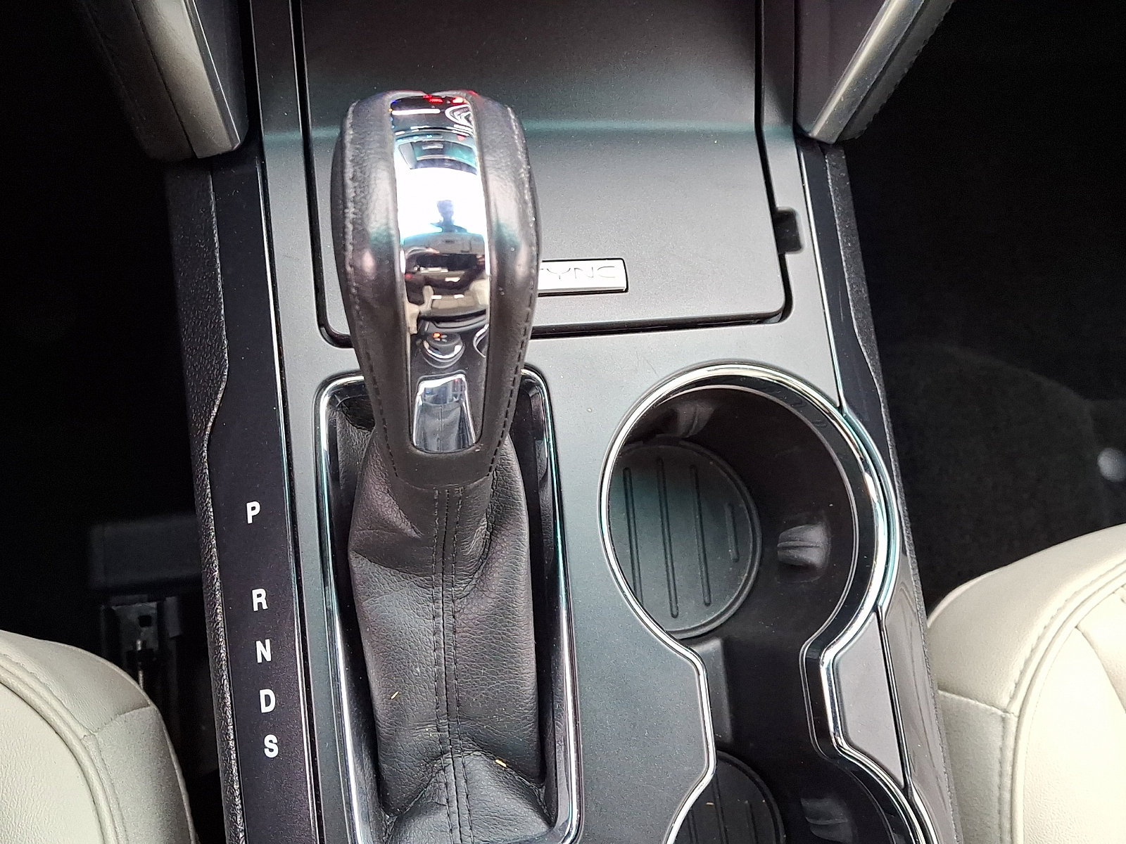 Used 2016 Ford Explorer Platinum image 17