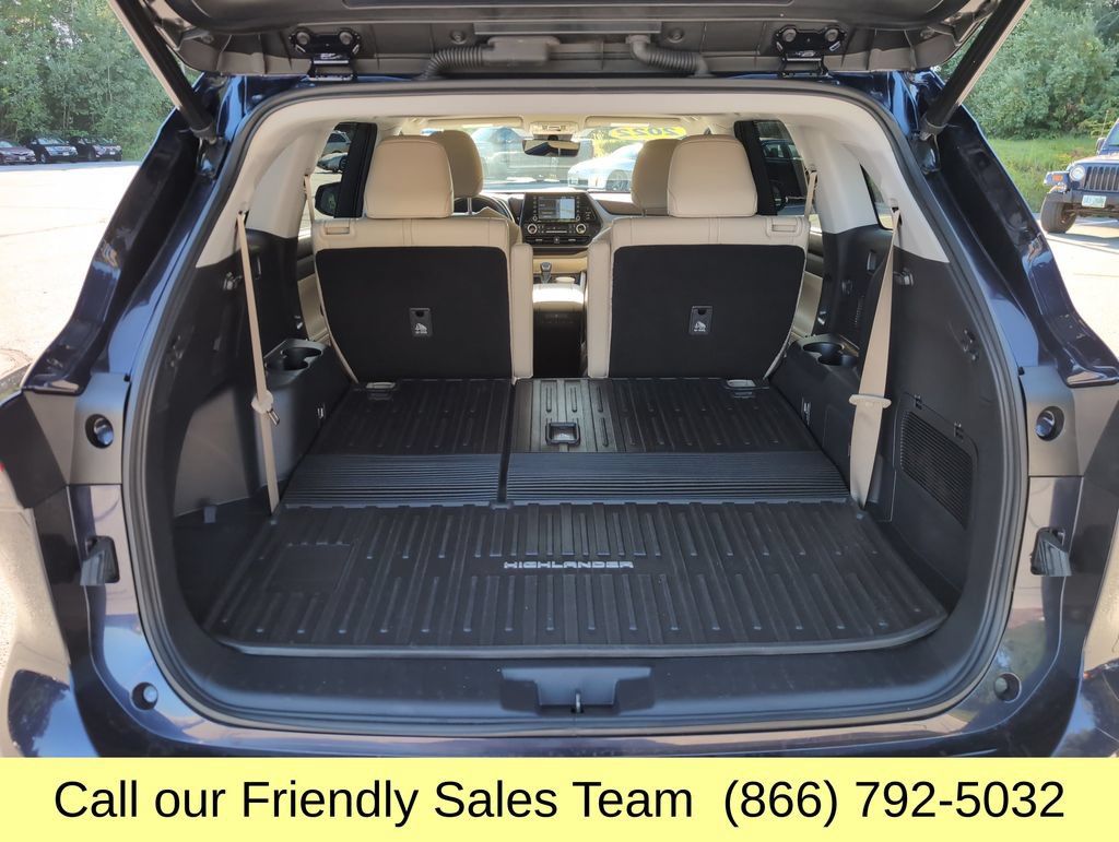 Used 2022 Toyota Highlander XLE AWD/4WD image 25