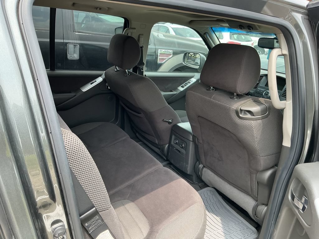 Used 2008 Nissan Pathfinder SE w/ Premium Pkg AWD/4WD image 7