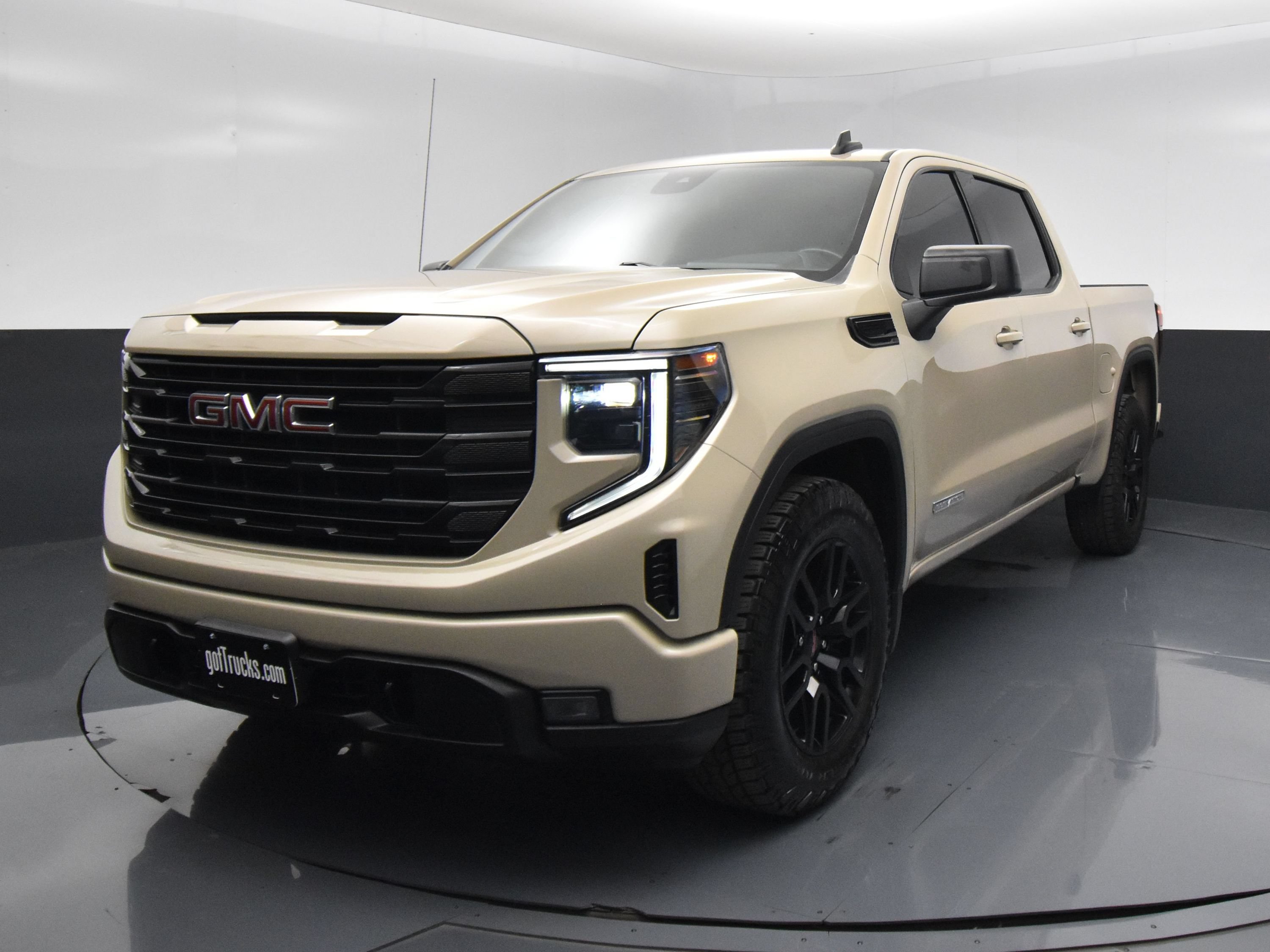Used 2022 GMC Sierra 1500 Elevation RWD image 2
