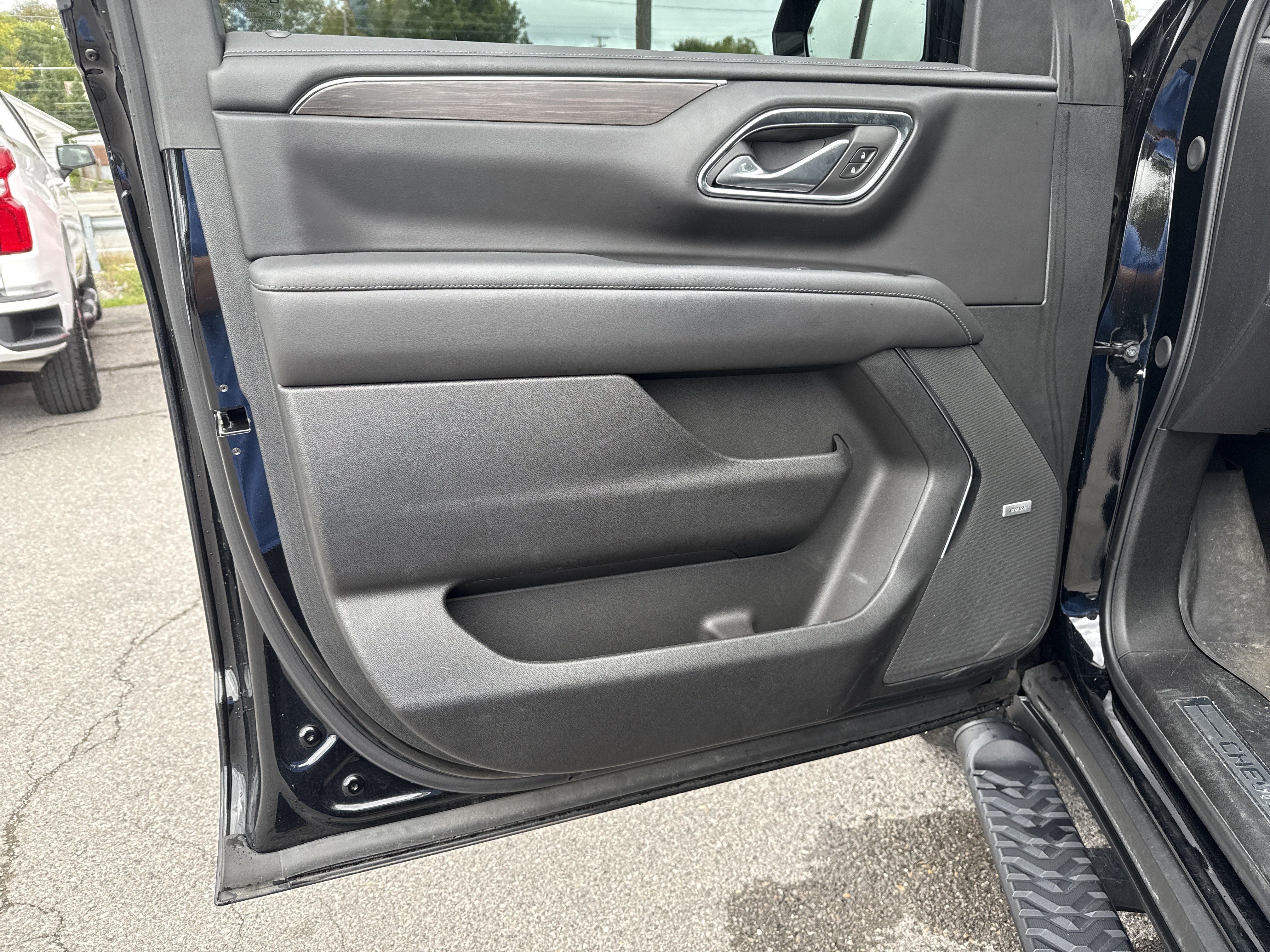 Used 2024 Chevrolet Tahoe Z71 w/ Luxury Package AWD/4WD image 16