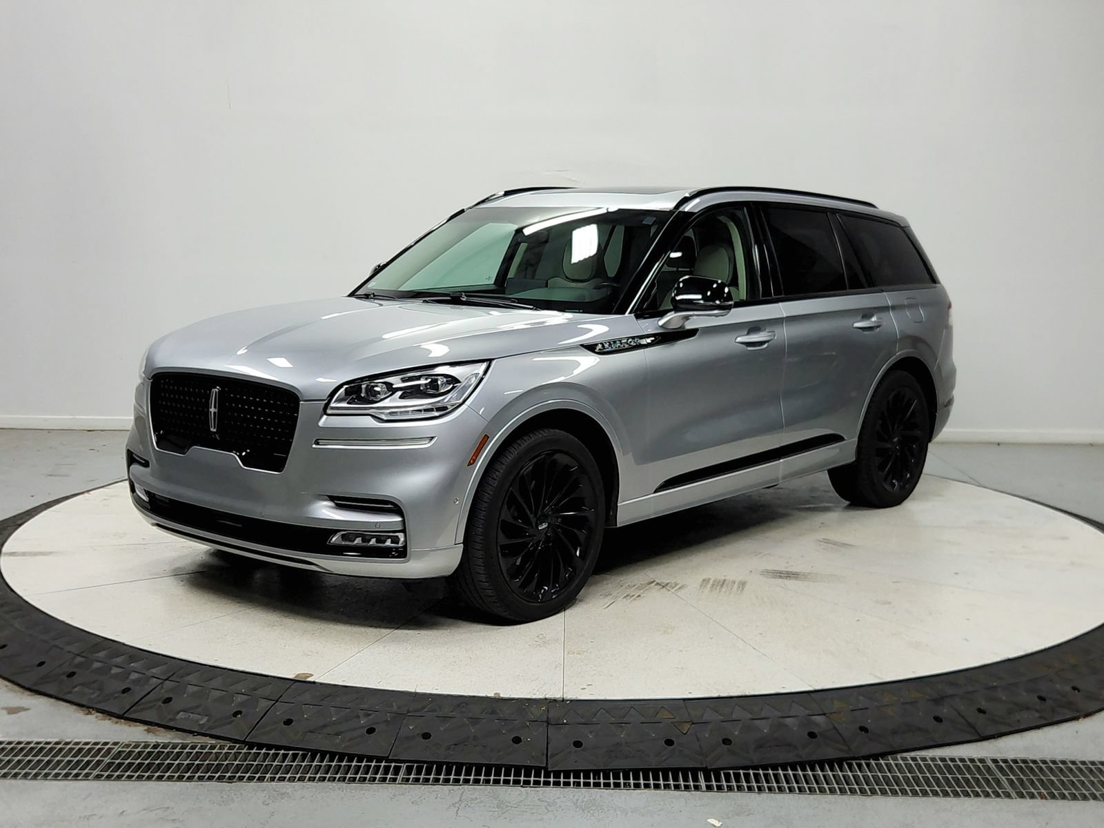 Used 2024 Lincoln Aviator Black Label w/ Jet Package AWD/4WD image 4