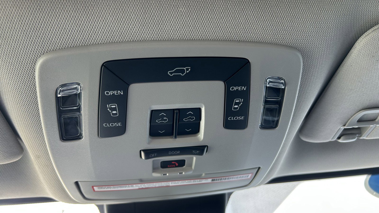 Used 2023 Toyota Sienna XLE FWD image 35