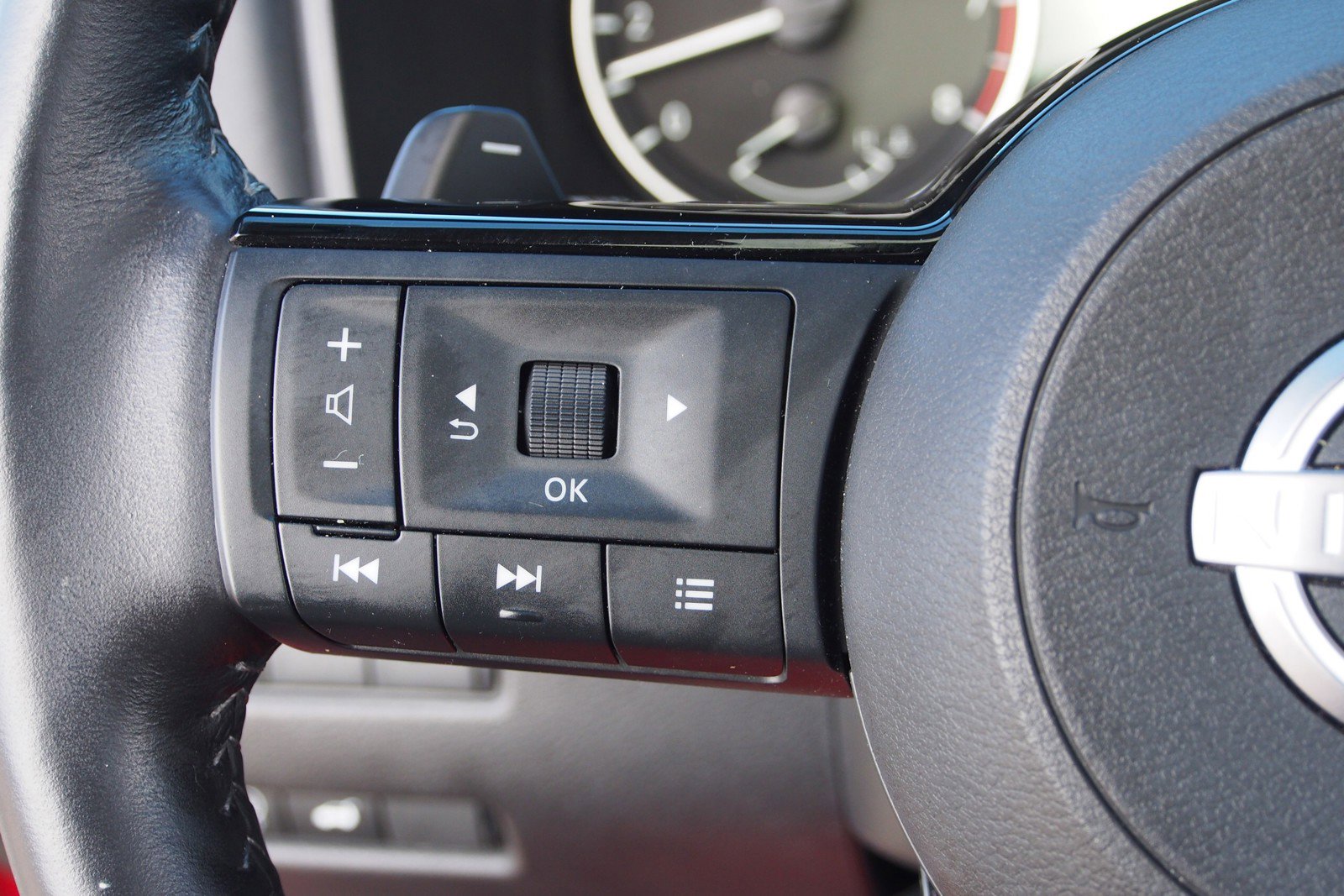 Used 2023 Nissan Rogue SL FWD image 22