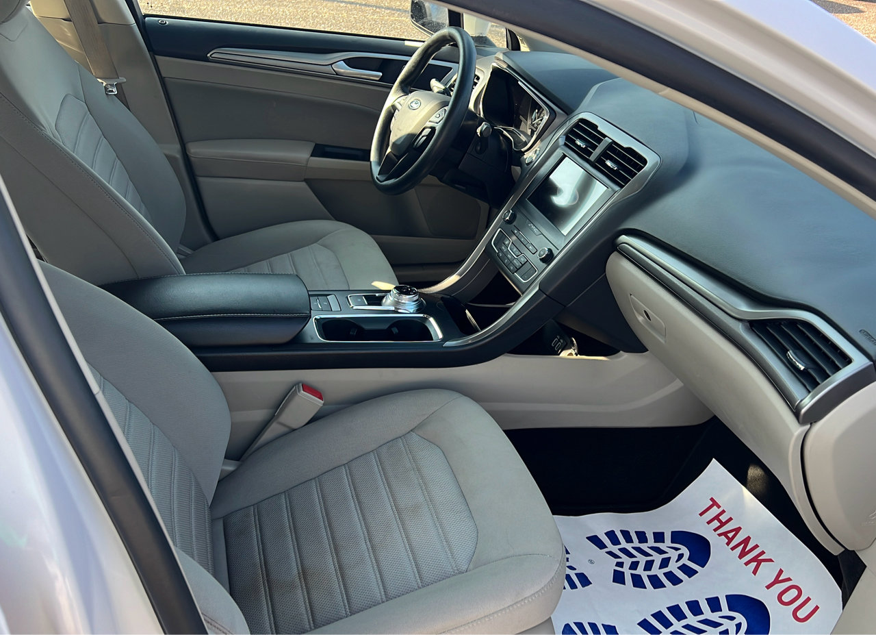 Used 2020 Ford Fusion SE image 15