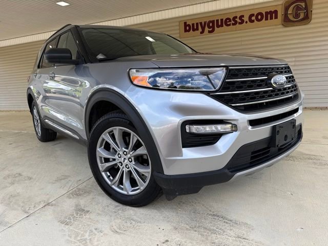 Used 2024 Ford Explorer XLT AWD/4WD image 2